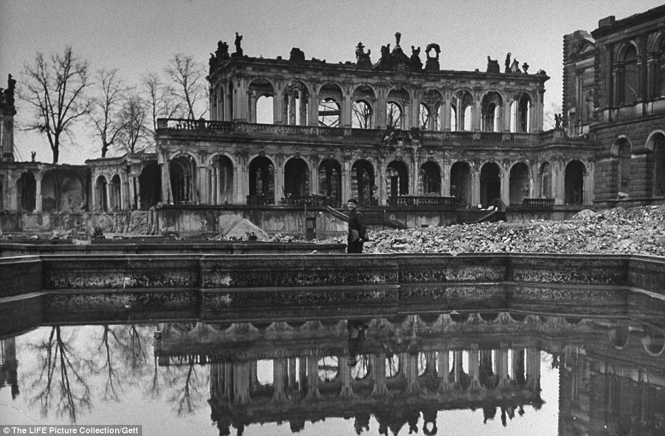 Espectaculares e increíbles imágenes de cómo estaba la ciudad de Dresde tras el bombardeo aliado y como es ahora. 13