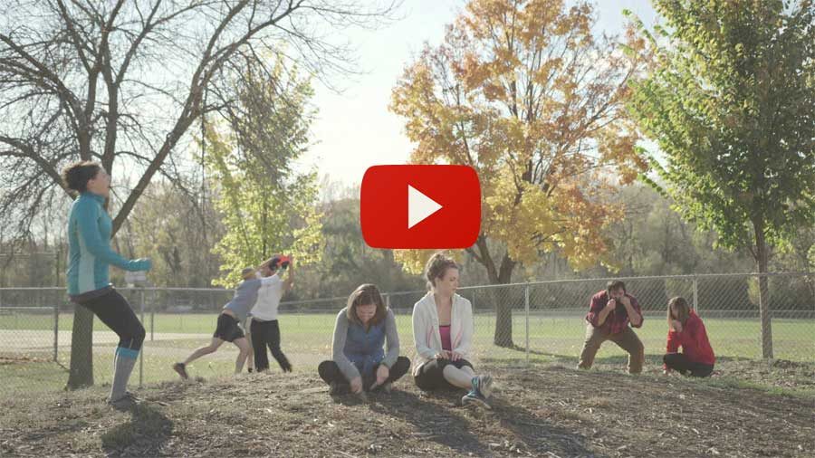 El Delirante Vídeo De Gente Actuando Como Perros En Un Parque Para Perros
