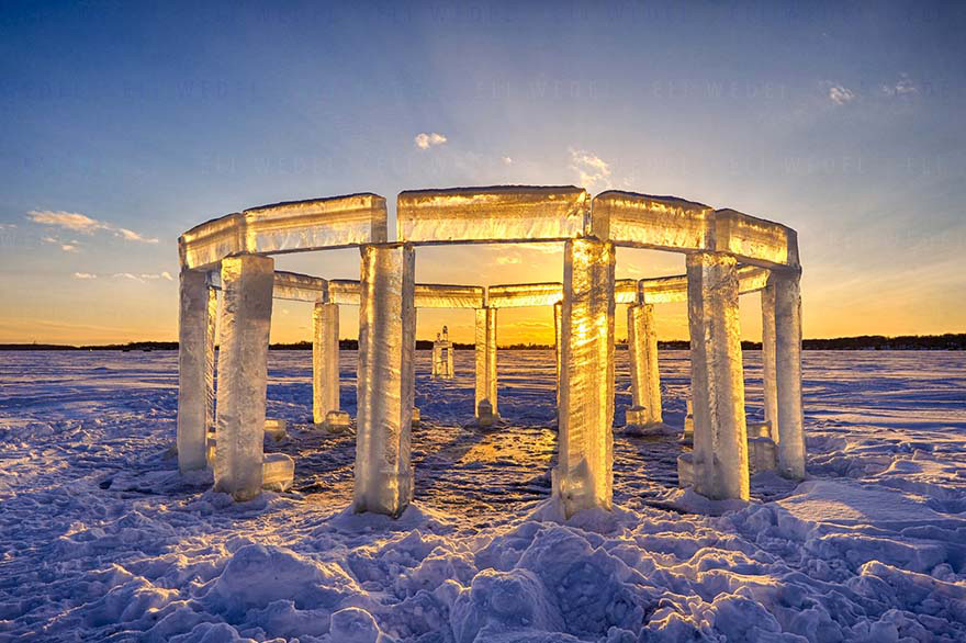 Esto Es Lo Que Cinco Amigos Construyeron. Lo Llamaron Icehenge Y Es Impresionante