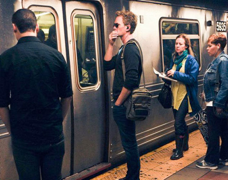 23 celebridades que han sido vistas en el metro (en algunos casos NO lo creerás)