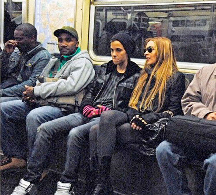 23 celebridades que han sido vistas en el metro (en algunos casos NO lo creerás)