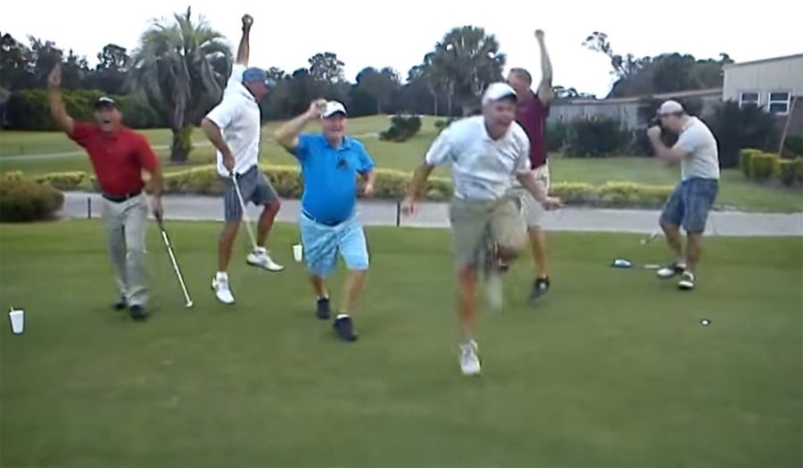 Estos Hombres Estaba Disfrutando De Un Partido De Golf, Pero Al Cabo De Unos Segundos Te Partirás De Risa