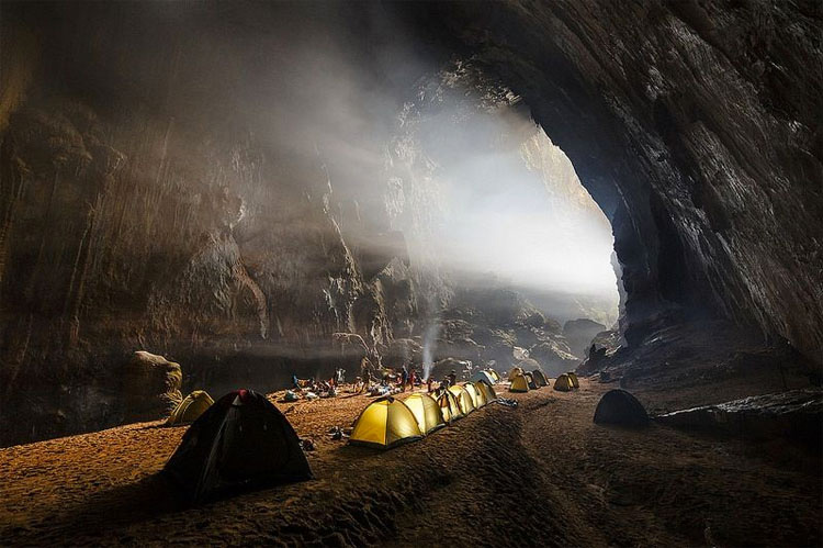 La Cueva Más Grande Del Mundo Tiene Su Propio Río, Selva Y Clima. ¡INCREÍBLES Imágenes! 27