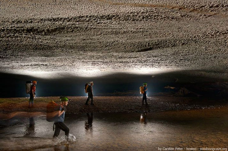 La Cueva Más Grande Del Mundo Tiene Su Propio Río, Selva Y Clima. ¡INCREÍBLES Imágenes! 23