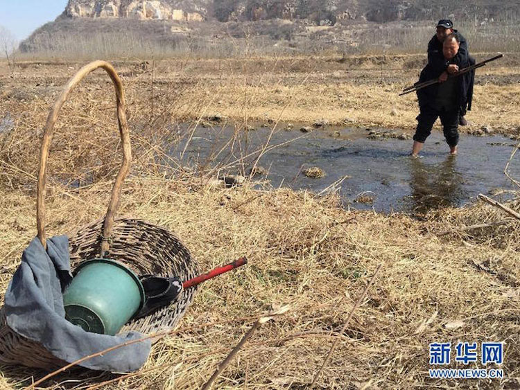 Esta historia EMOTIVA te emocionará: un ciego y su amigo sin brazos plantan más de 10.000 árboles en China