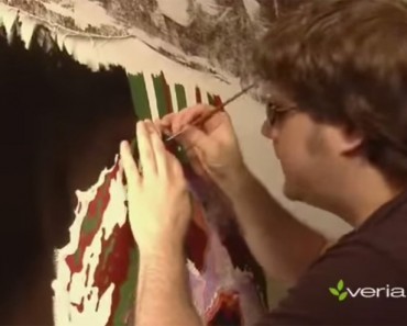 Este pintor ciego usa su tacto para crear este bonito e inspirador trabajo