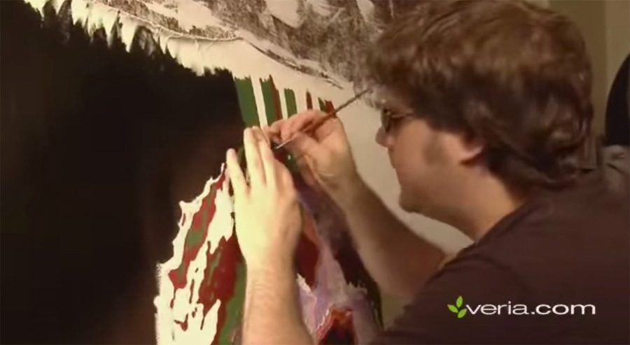 Este pintor ciego usa su tacto para crear este bonito e inspirador trabajo