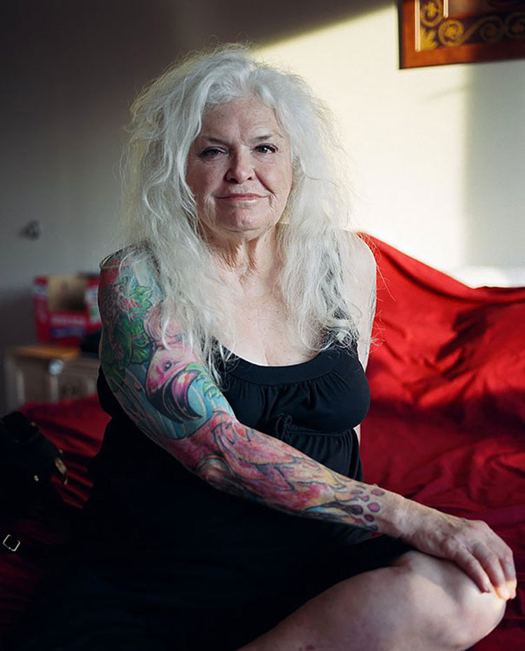 ¿Te has preguntado cómo quedarían los tatuajes al ser anciano? Aquí puedes ver 18 ejemplos
