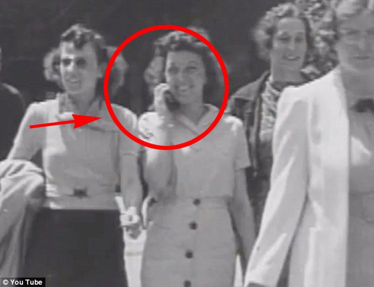 El misterio sin resolver de una posible viajera del tiempo 1