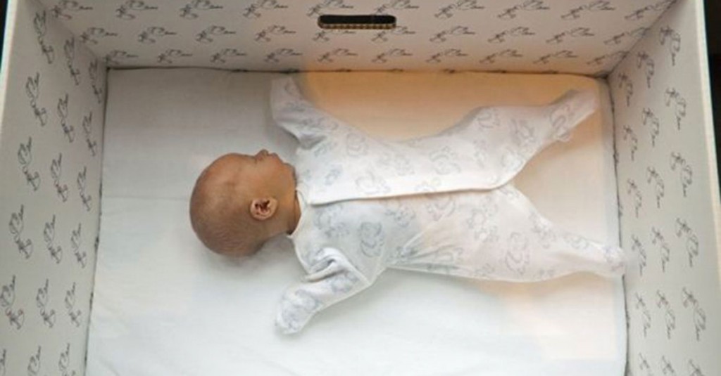 En este país, cada recién nacido duerme en una caja de cartón... ¿La razón? ¡Brillante! 1