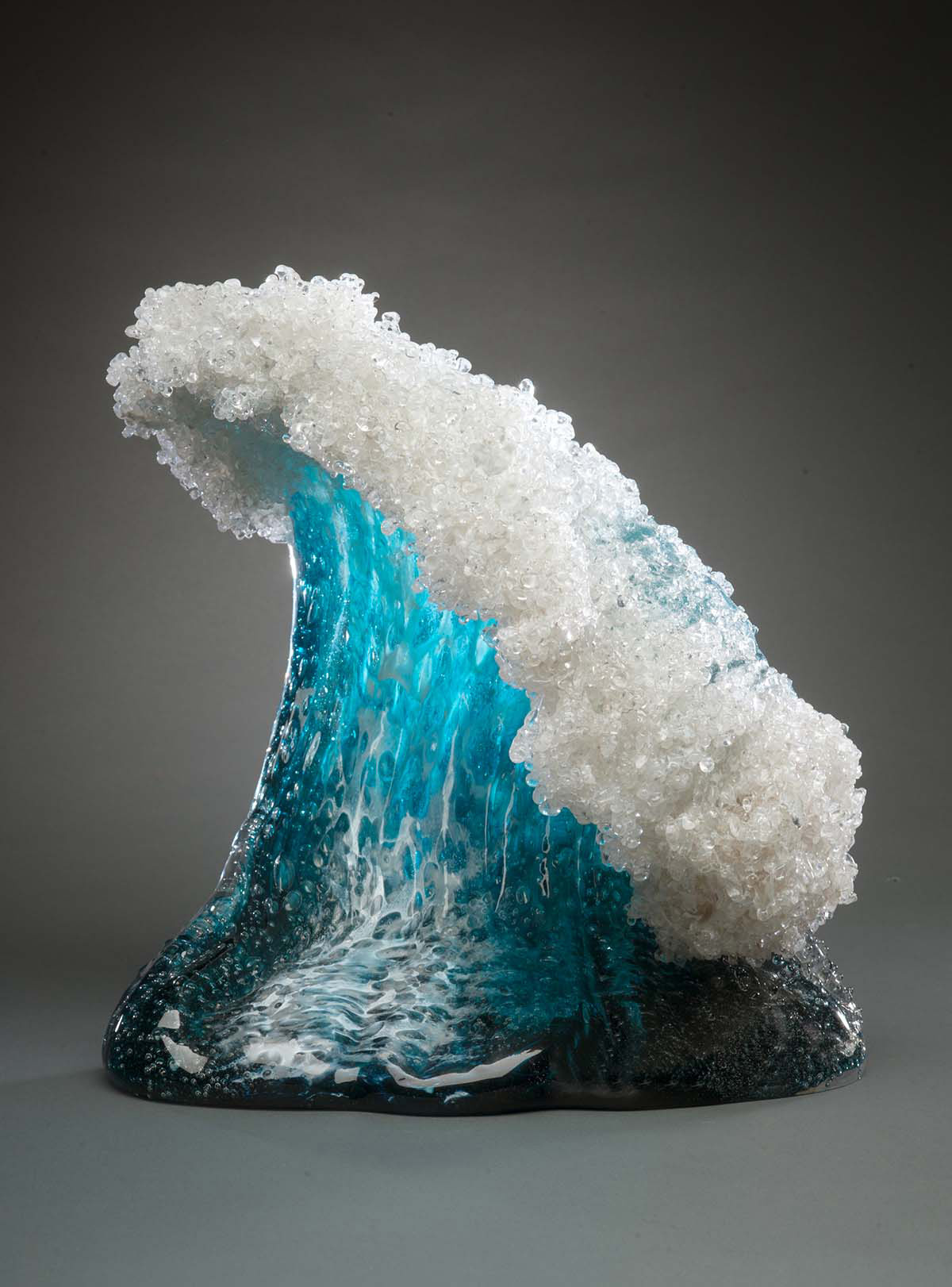 Los majestuosos vasos y esculturas de cristal inspirados en el océano que sorprenden al mundo