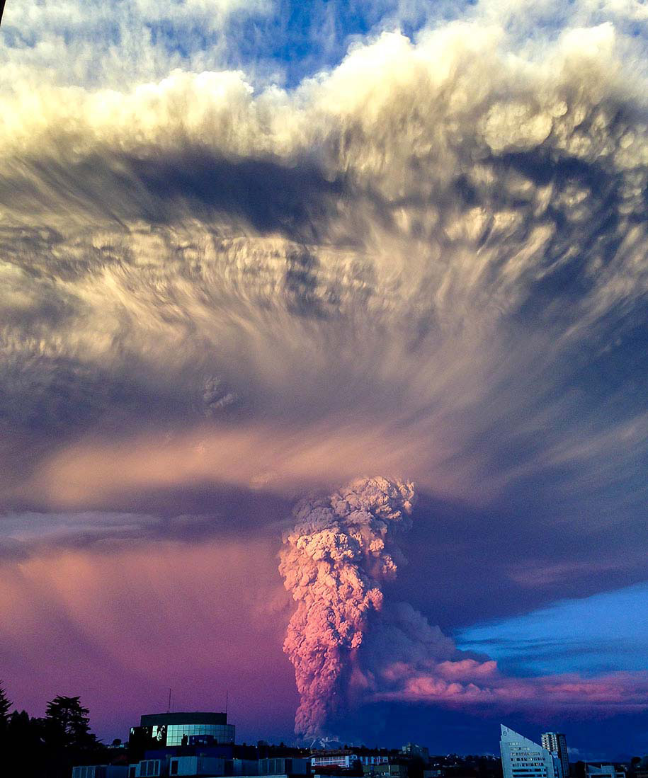 IMPRESIONANTES fotos y vídeos de la erupción del volcán Calbuco que obligó a la evacuación de 1500 personas