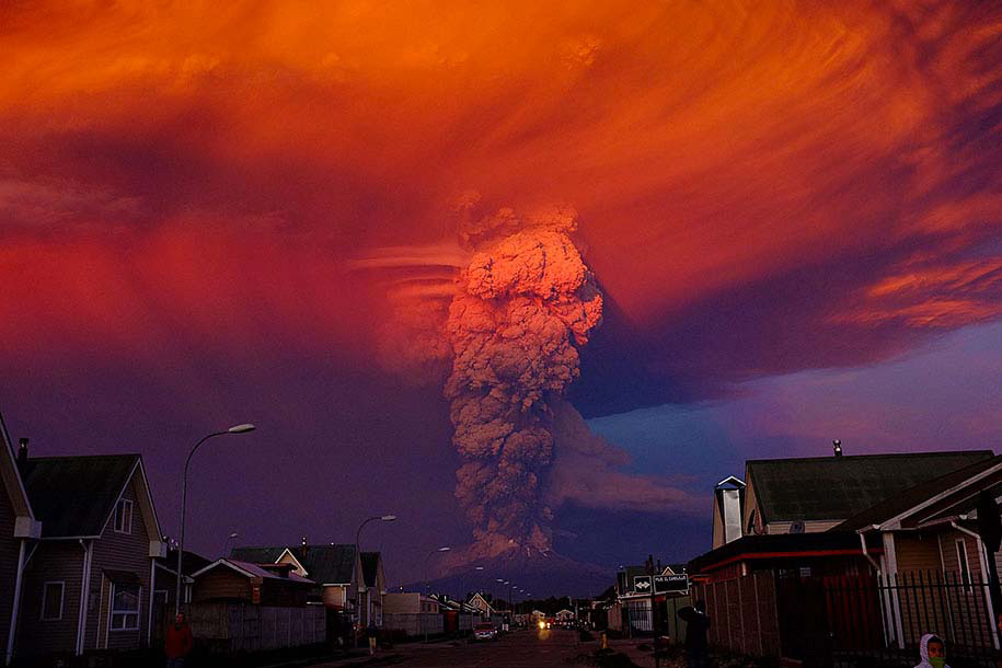 IMPRESIONANTES fotos y vídeos de la erupción del volcán Calbuco que obligó a la evacuación de 1500 personas