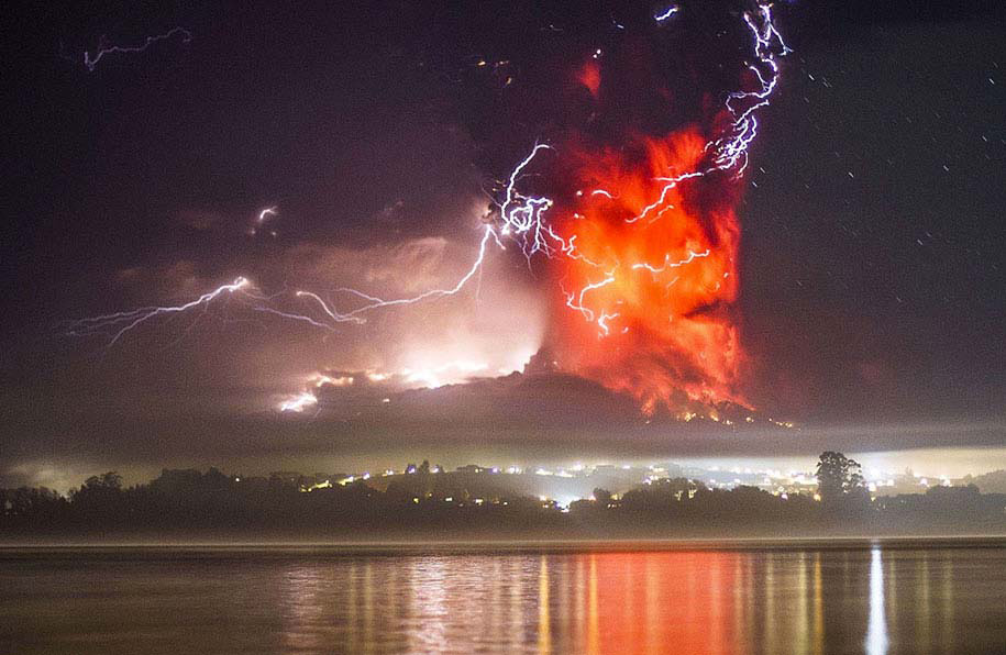 IMPRESIONANTES fotos y vídeos de la erupción del volcán Calbuco que obligó a la evacuación de 1500 personas