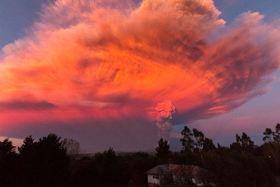 IMPRESIONANTES fotos y vídeos de la erupción del volcán Calbuco que obligó a la evacuación de 1500 personas