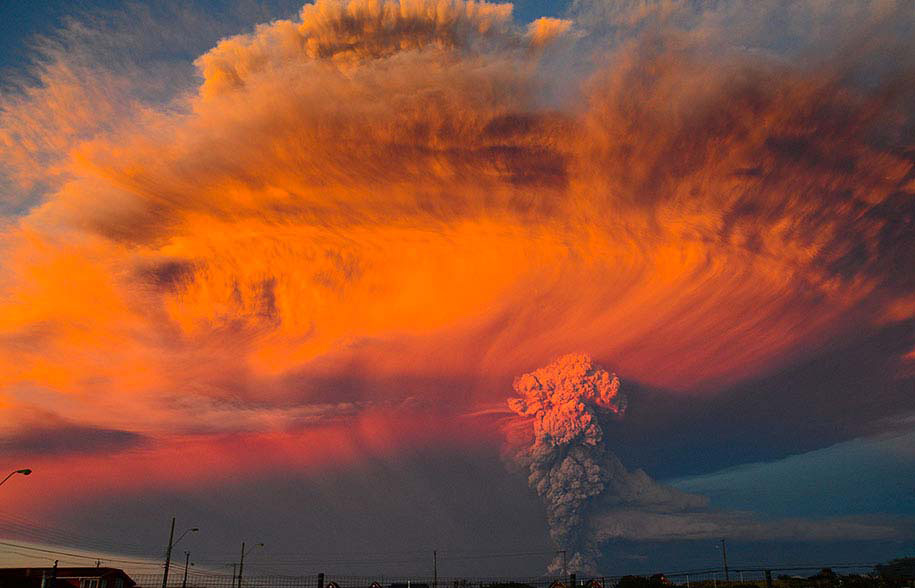 IMPRESIONANTES fotos y vídeos de la erupción del volcán Calbuco que obligó a la evacuación de 1500 personas