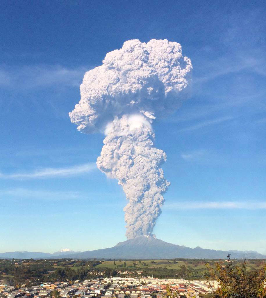 IMPRESIONANTES fotos y vídeos de la erupción del volcán Calbuco que obligó a la evacuación de 1500 personas