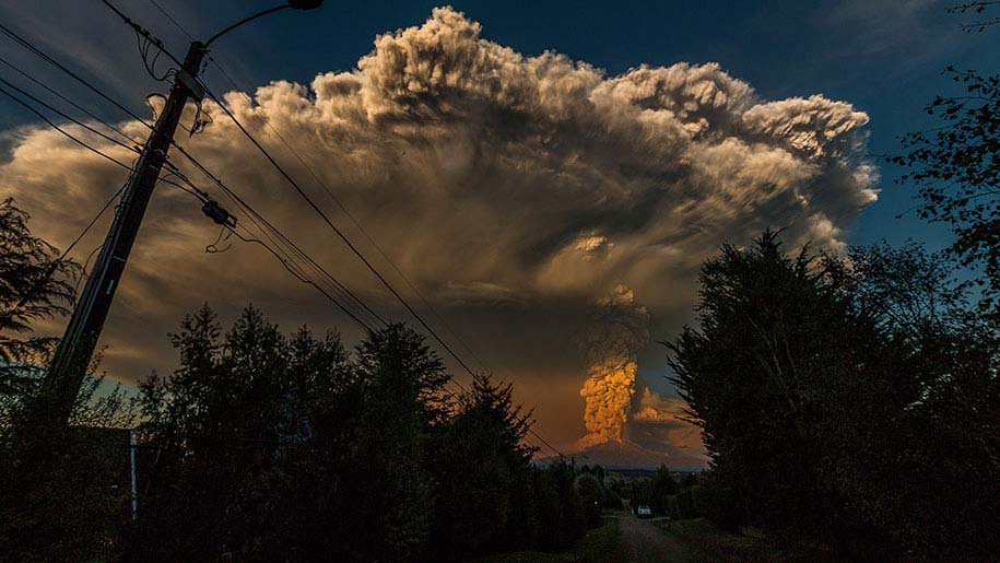 IMPRESIONANTES fotos y vídeos de la erupción del volcán Calbuco que obligó a la evacuación de 1500 personas