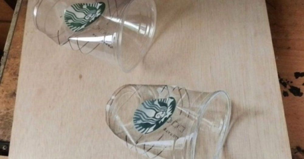 Al principio pensé que eran dos vasos de Starbucks... Entonces miré más de cerca 1
