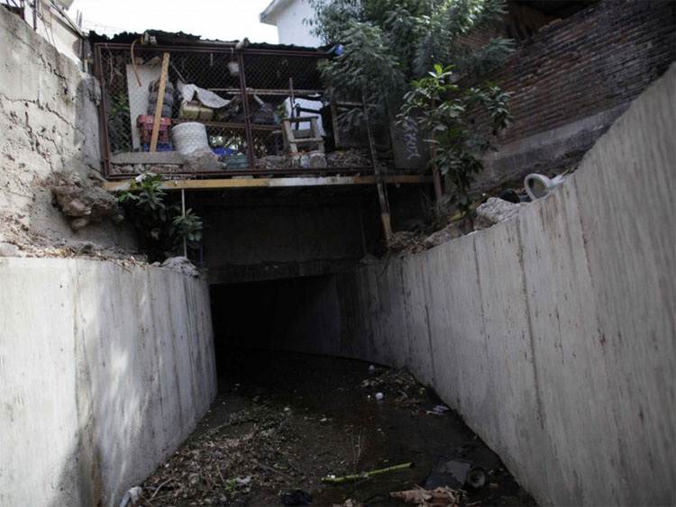 INCREÍBLE descubrimiento en el interior de la casa de este señor de la droga