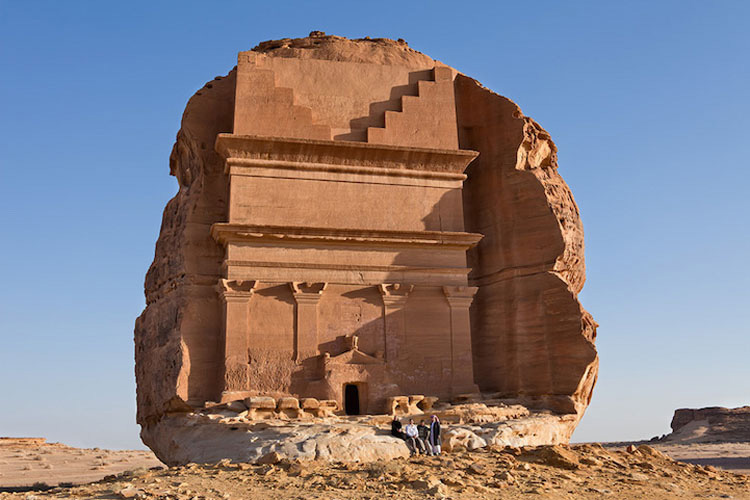 Descubre el misterio de este solitario y extraño castillo en mitad del desierto