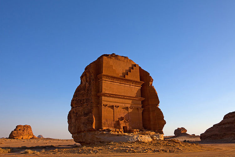 Descubre el misterio de este solitario y extraño castillo en mitad del desierto