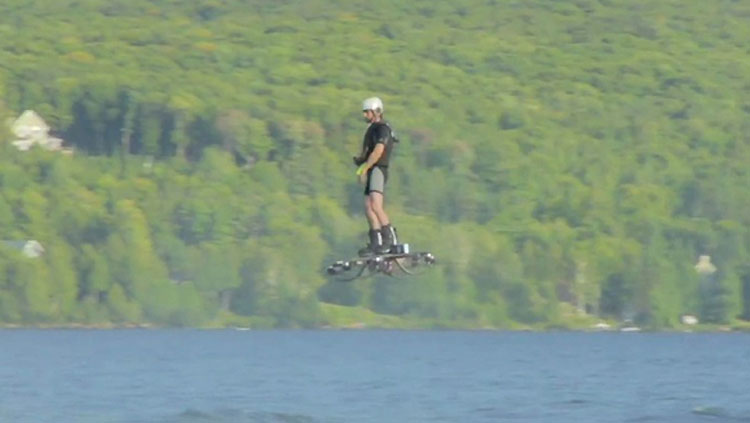 Inventor canadiense establece récord mundial de vuelo más largo en una hoverboard. ¡INCREÍBLE!