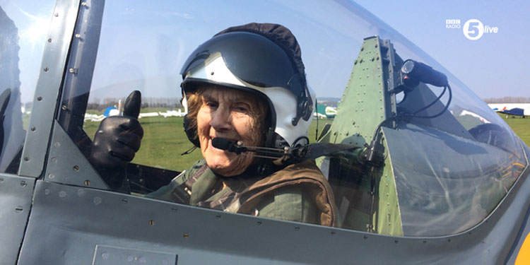 Esta mujer de 92 años fue piloto en la Segunda Guerra Mundial y ahora vuela por ÚLTIMA VEZ