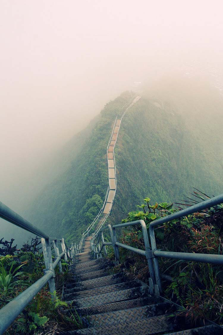 Esta 'Escalera al cielo' ILEGAL de 4000 escalones es una PURA locura