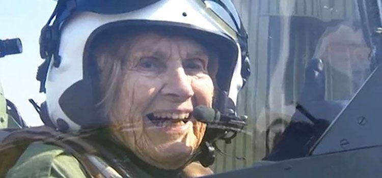 Esta mujer de 92 años fue piloto en la Segunda Guerra Mundial y ahora vuela por ÚLTIMA VEZ 1