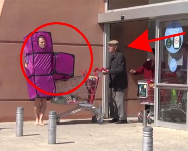 Disfrazado de pieza de Tetris gasta una genial broma con cámara oculta. ¡CÓMO REACCIONA LA GENTE! 1 Disfrazado de pieza de Tetris gasta una genial broma con cámara oculta. ¡CÓMO REACCIONA LA GENTE!