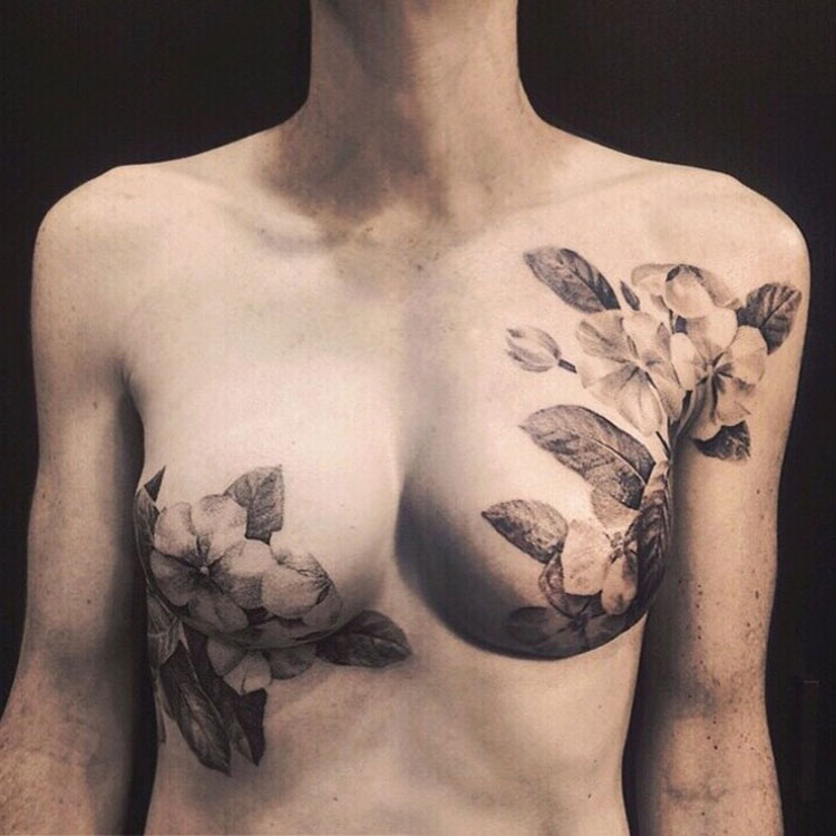 Estas SUPERVIVIENTES de cáncer de mama ocultan sus cicatrices con maravillosos tatuajes