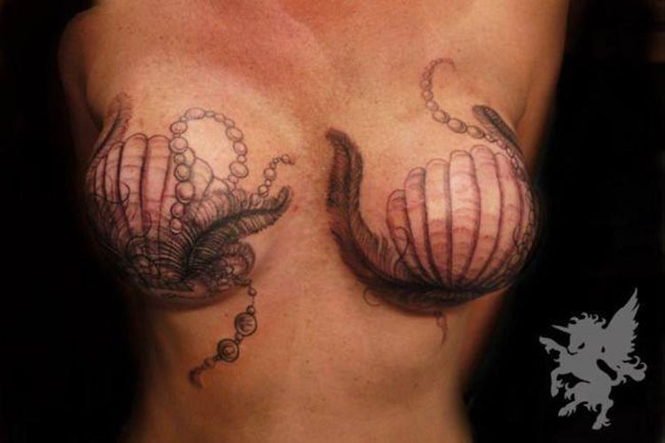 Estas SUPERVIVIENTES de cáncer de mama ocultan sus cicatrices con maravillosos tatuajes