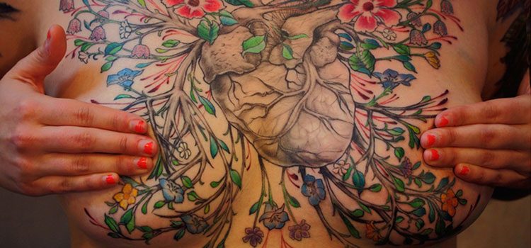 Estas SUPERVIVIENTES de cáncer de mama ocultan sus cicatrices con maravillosos tatuajes 8 Estas SUPERVIVIENTES de cáncer de mama ocultan sus cicatrices con maravillosos tatuajes 1
