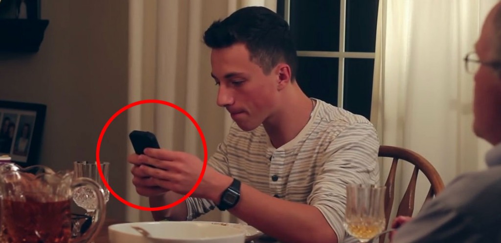 Este padre estaba cansado de que sus hijos estuvieran con sus teléfonos en la cena. Hasta que hizo ESTO
