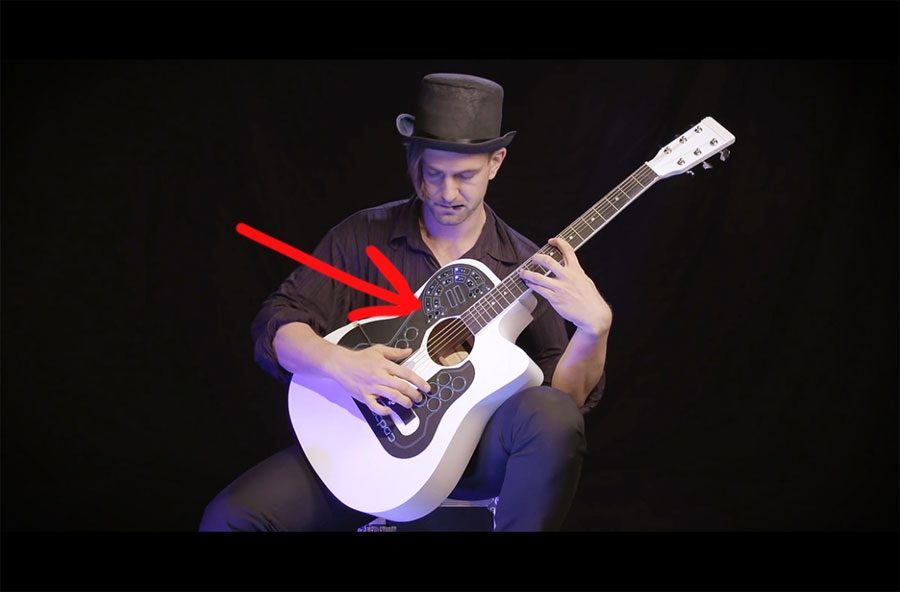 Este dispositivo de aspecto extraño está conectado a una guitarra. ¡El sonido que produce es IMPRESIONANTE!