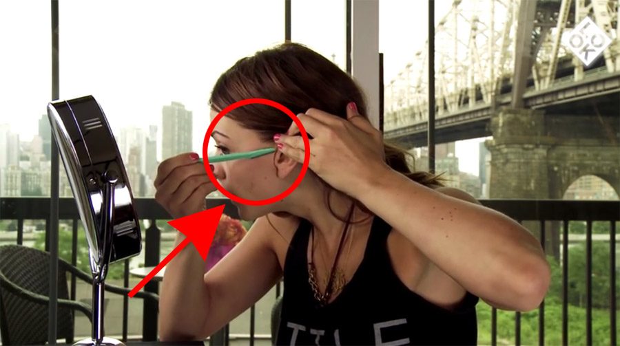 ¿Deberían las mujeres afeitarse la cara? He aquí por qué algunos expertos en belleza dicen SÍ 1 ¿Deberían las mujeres afeitarse la cara? He aquí por qué algunos expertos en belleza dicen SÍ