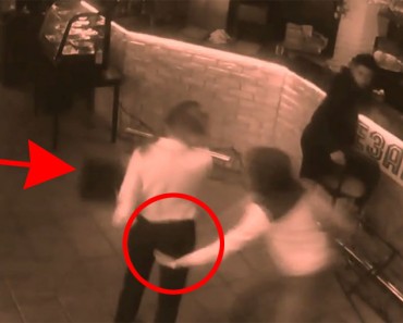 Después de ser ASALTADA en un bar, esta mujer RESPONDE de esta forma a su agresor 4 Después de ser ASALTADA en un bar, esta mujer RESPONDE de esta forma a su agresor