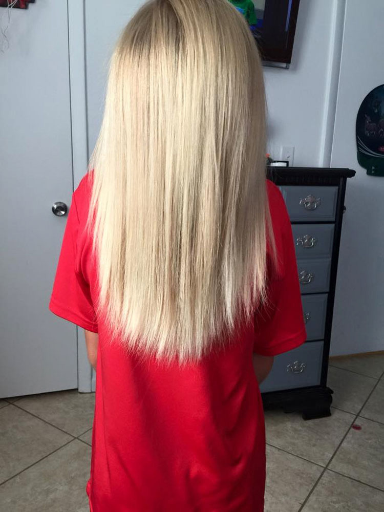 Este niño de 8 años ignoró acosos y dejó crecer su pelo por una razón INCREÍBLE