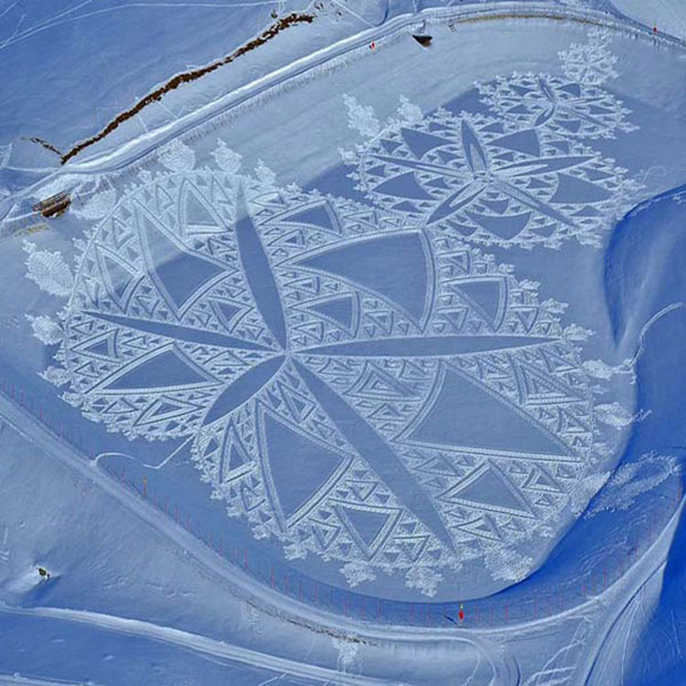 Parecen marcas aleatorias de neumáticos en la nieve. ¿Pero qué pasa si te alejas? ¡INCREÍBLE!