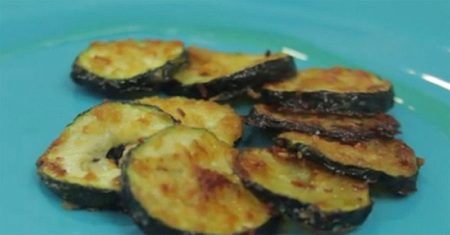 Esta receta de calabacines con queso fritos le CAMBIARÁ la forma de pensar sobre las verduras