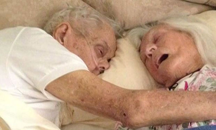 Esta pareja de ancianos casados durante 75 años mueren con unas horas de diferencia y con sus manos unidas