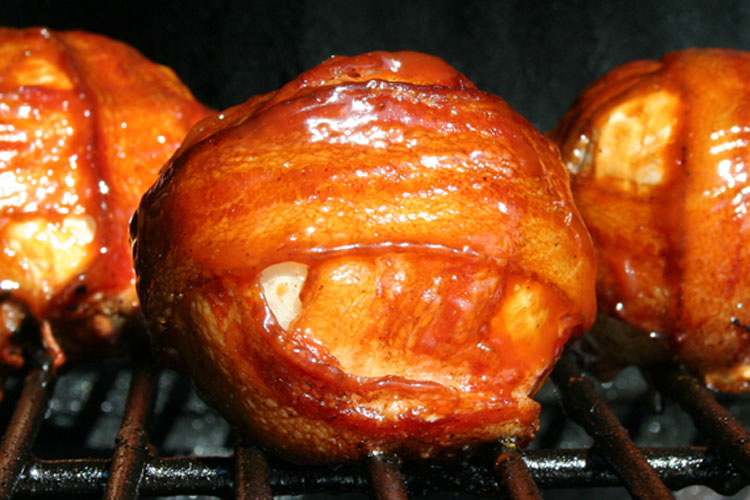 Esta receta con carne, bacon y cebolla cambiará su barbacoas de verano PARA SIEMPRE