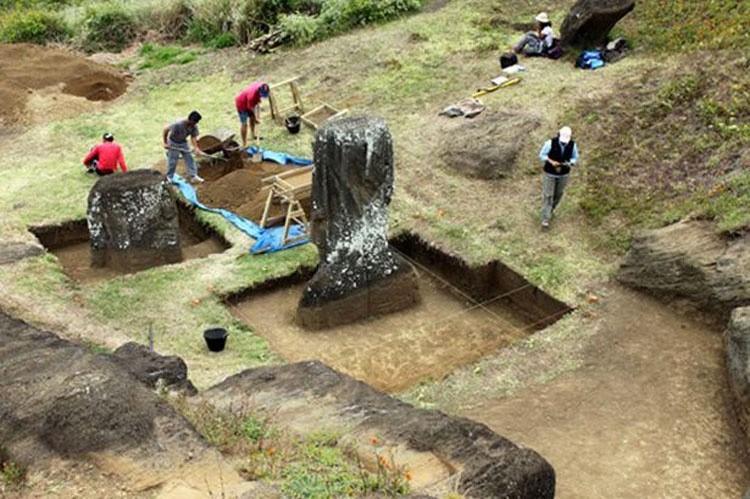 Cientificos descubren finalmente lo que hay debajo de las cabezas de Isla de Pascua, y es IMPACTANTE