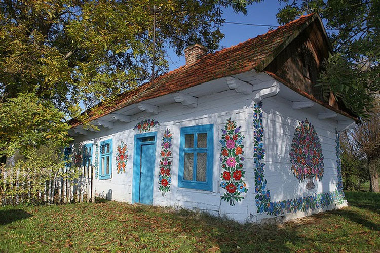 El pequeño pueblo pintado de Zalipie fue considerado como uno de los secretos mejor guardados de Polonia, HASTA AHORA