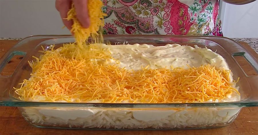 Pone queso sobre las patatas para recrear esta receta SECRETA. ¡No puedo dejar de babear!