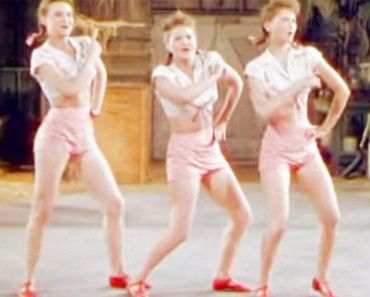 Estas hermanas parecen bailarinas de 1940. Pero ATENTOS a las piernas. ¡Increíble!