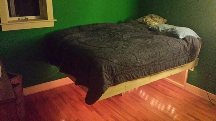 Este no es un armazón de cama "normal"... Cuando veas cómo acaba quedarás IMPRESIONADO