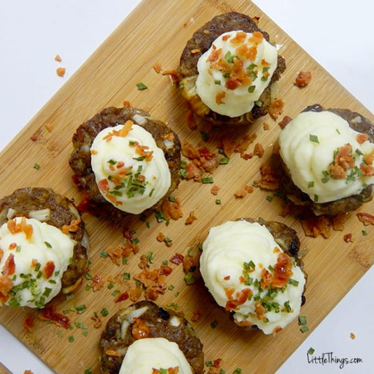 Mete carne picada en moldes de cupcakes. Minutos más tarde... ¡No puedo dejar de BABEAR!