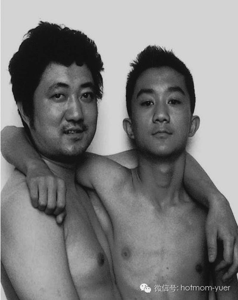 Un padre y su hijo se toman la misma foto durante 27 años. La última es TAN HERMOSA